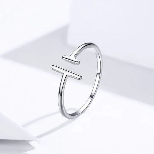 Minimalistischer Design-Ring "Linear" in Silber von Cielo Crest